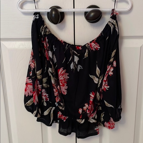 Off the Shoulder Dynamite Top - Picture 2 of 3